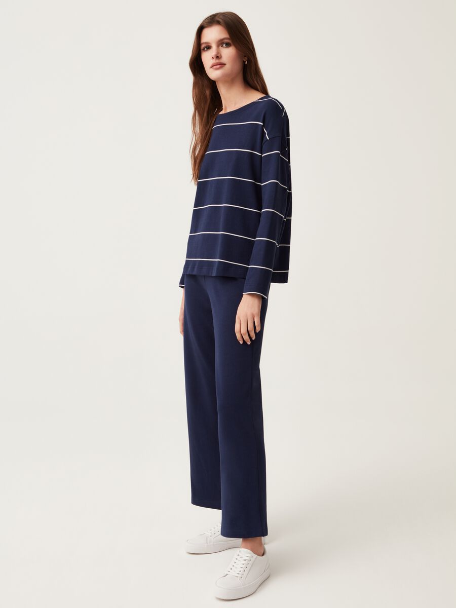 Long-sleeved T-shirt with fine stripes_1