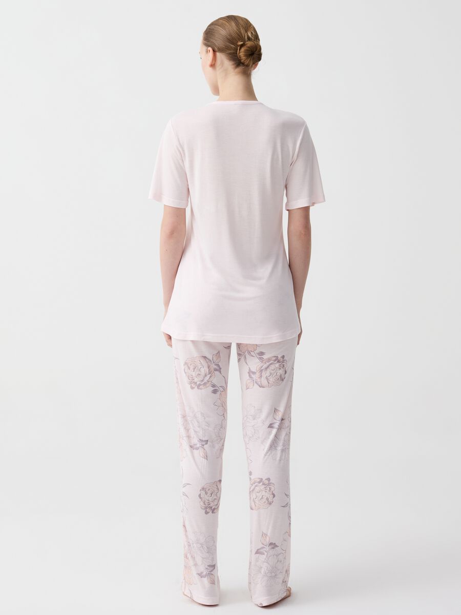 Full-length pyjamas with floral pattern_2