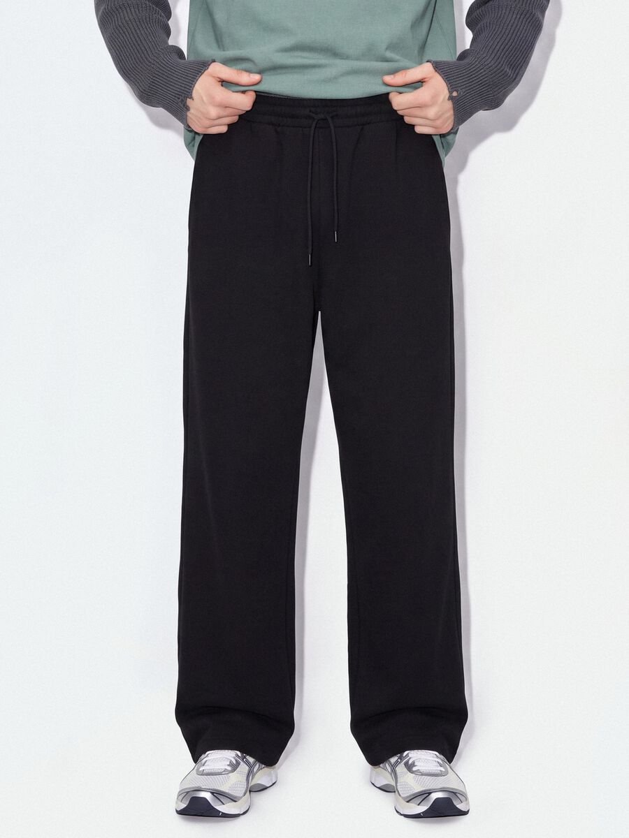 Cal&ccedil;as jogger pretas em algod&atilde;o puro com cintura el&aacute;stica, corte oversized_1