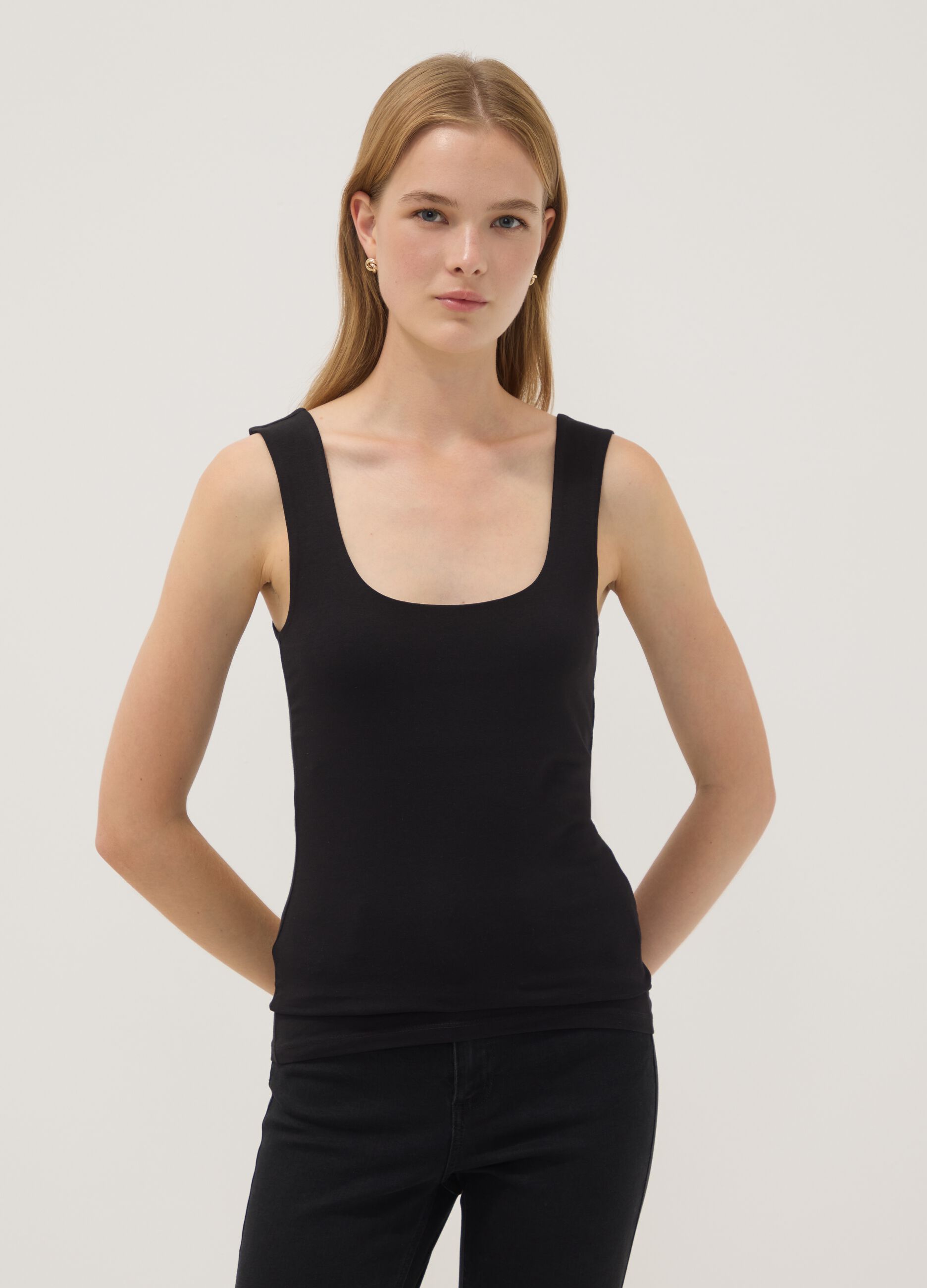 Schwarzes, figurbetontes Tanktop aus Stretch-Baumwolle