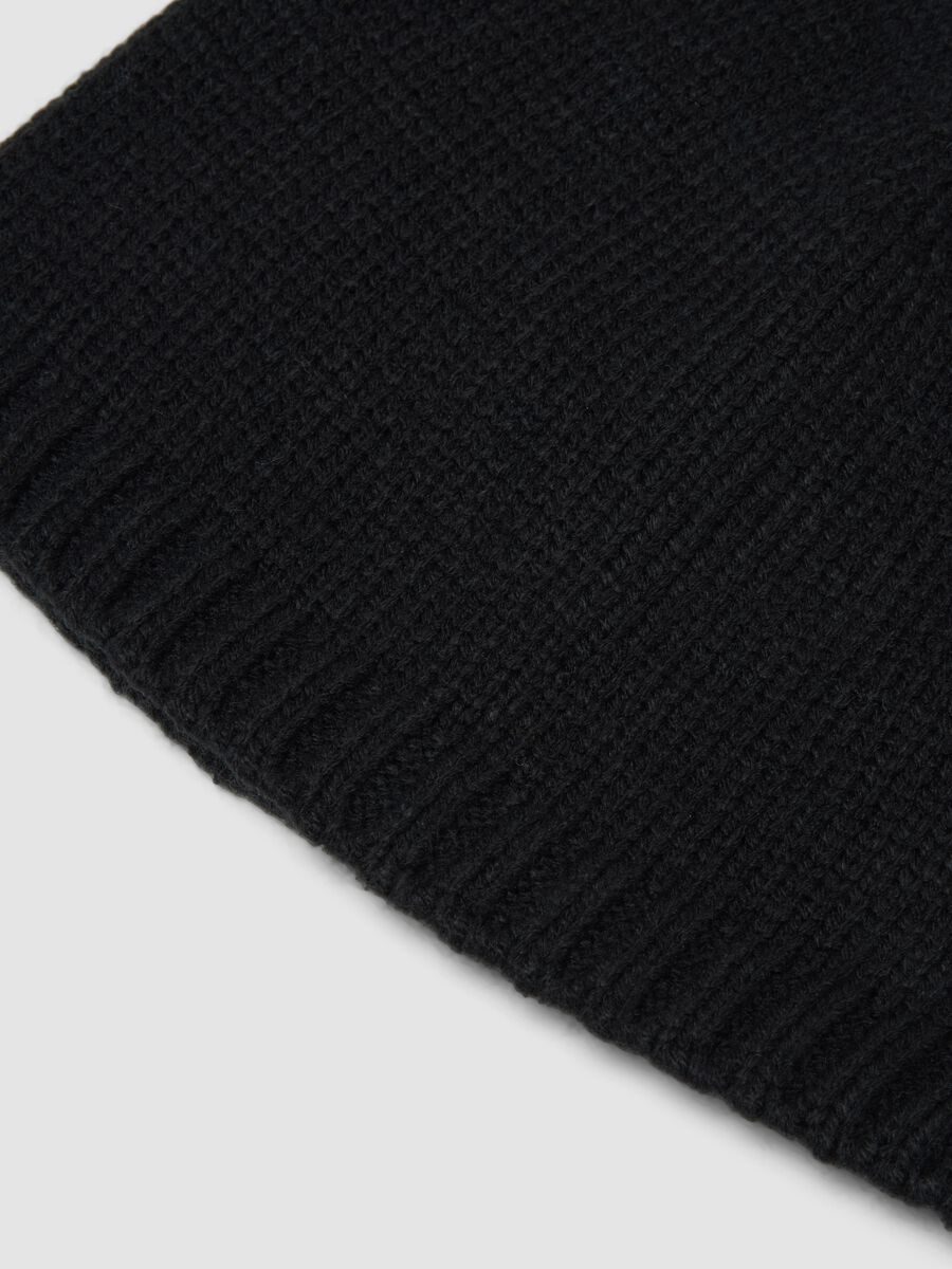 Cappello nero a costine_1