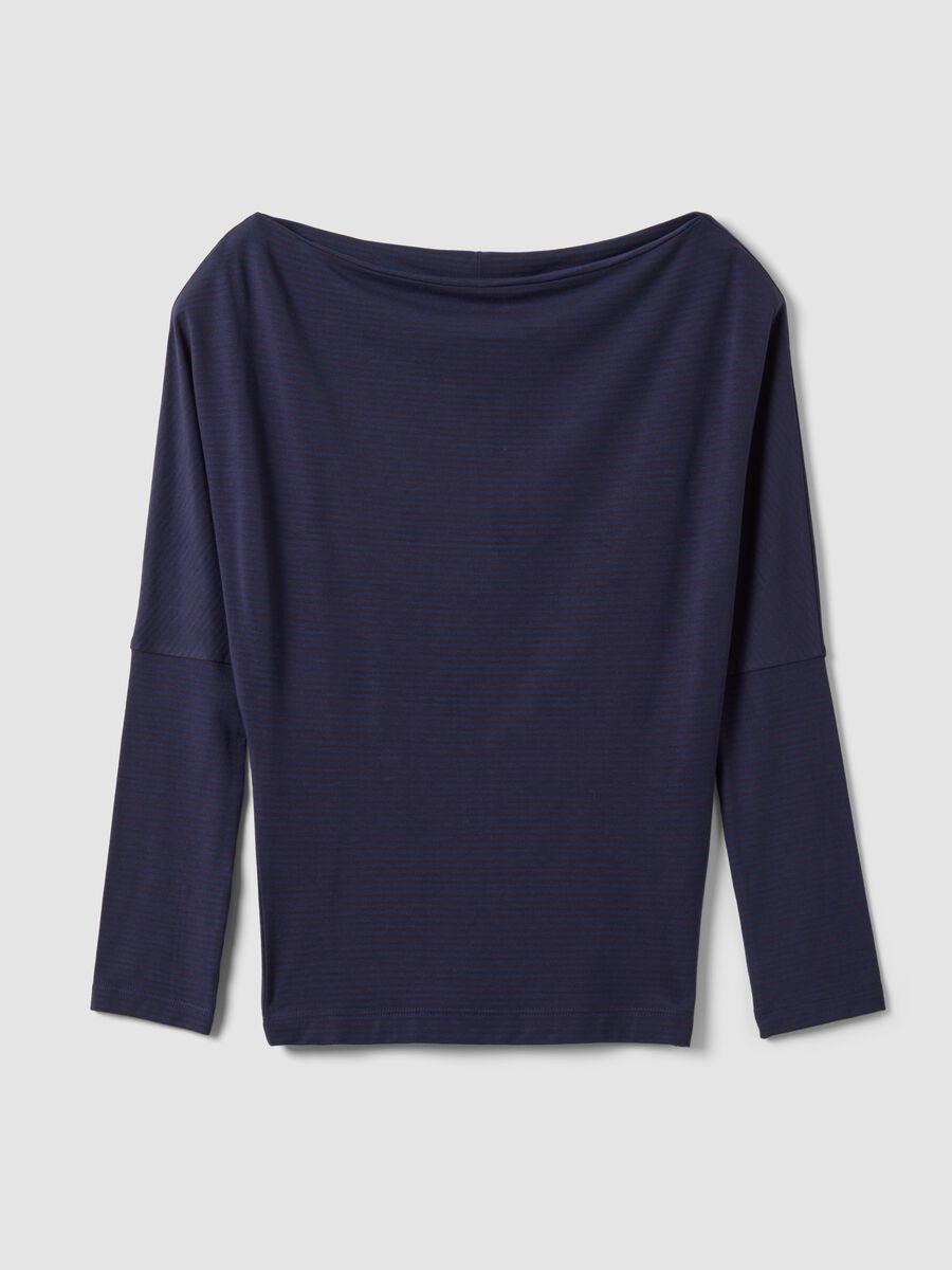 T-shirt blu in viscosa elasticizzata con scollo a barchetta_4