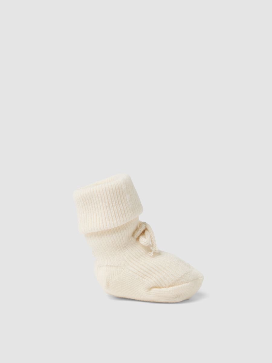Wei&szlig;e Babysch&uuml;hchen aus Bio-Baumwolle mit Rippstrick_0