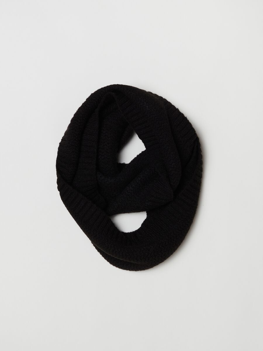 Loop scarf with geometric pattern_0