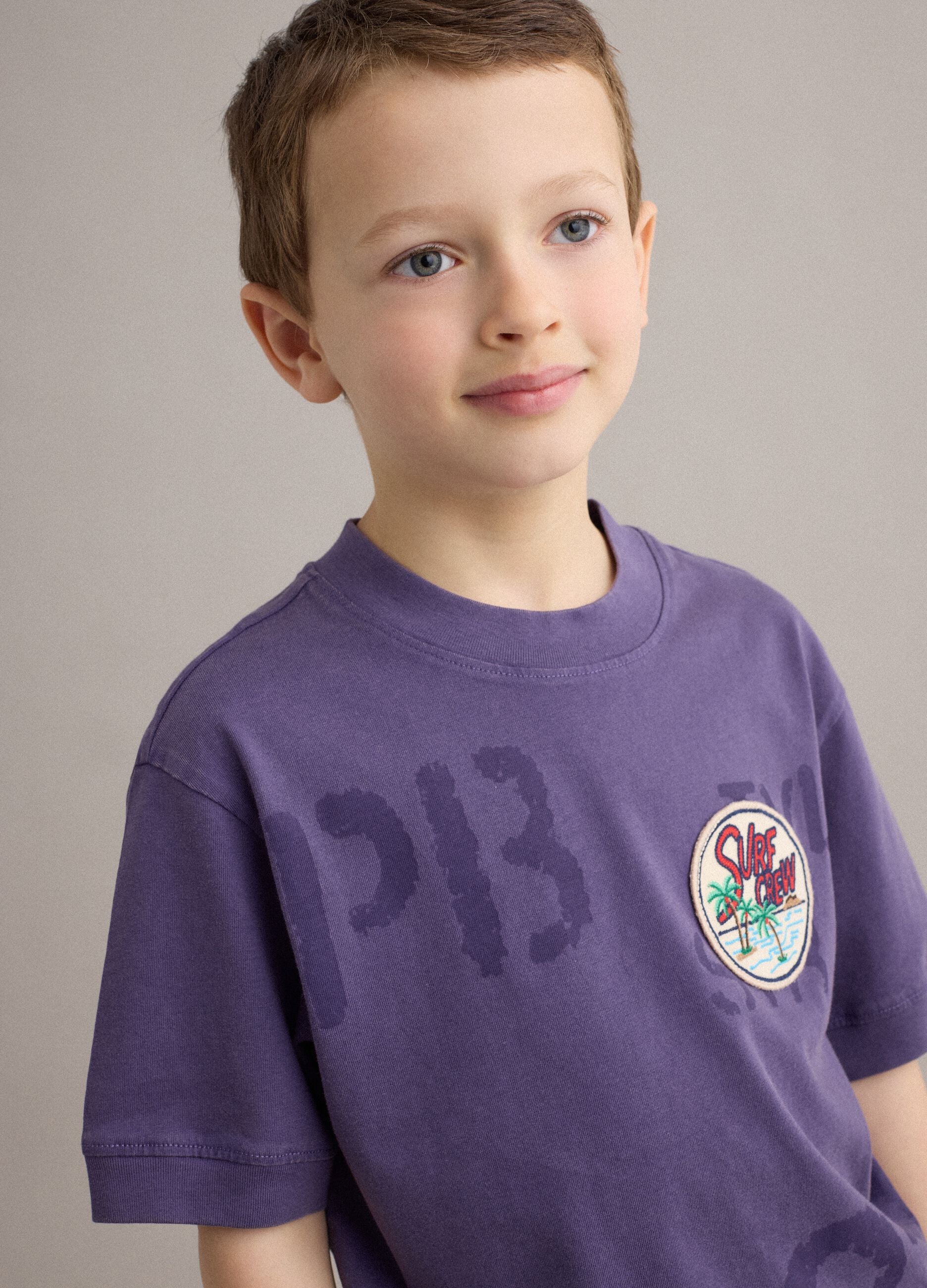 Children's purple pure cotton T-shirt, regular fit with patch