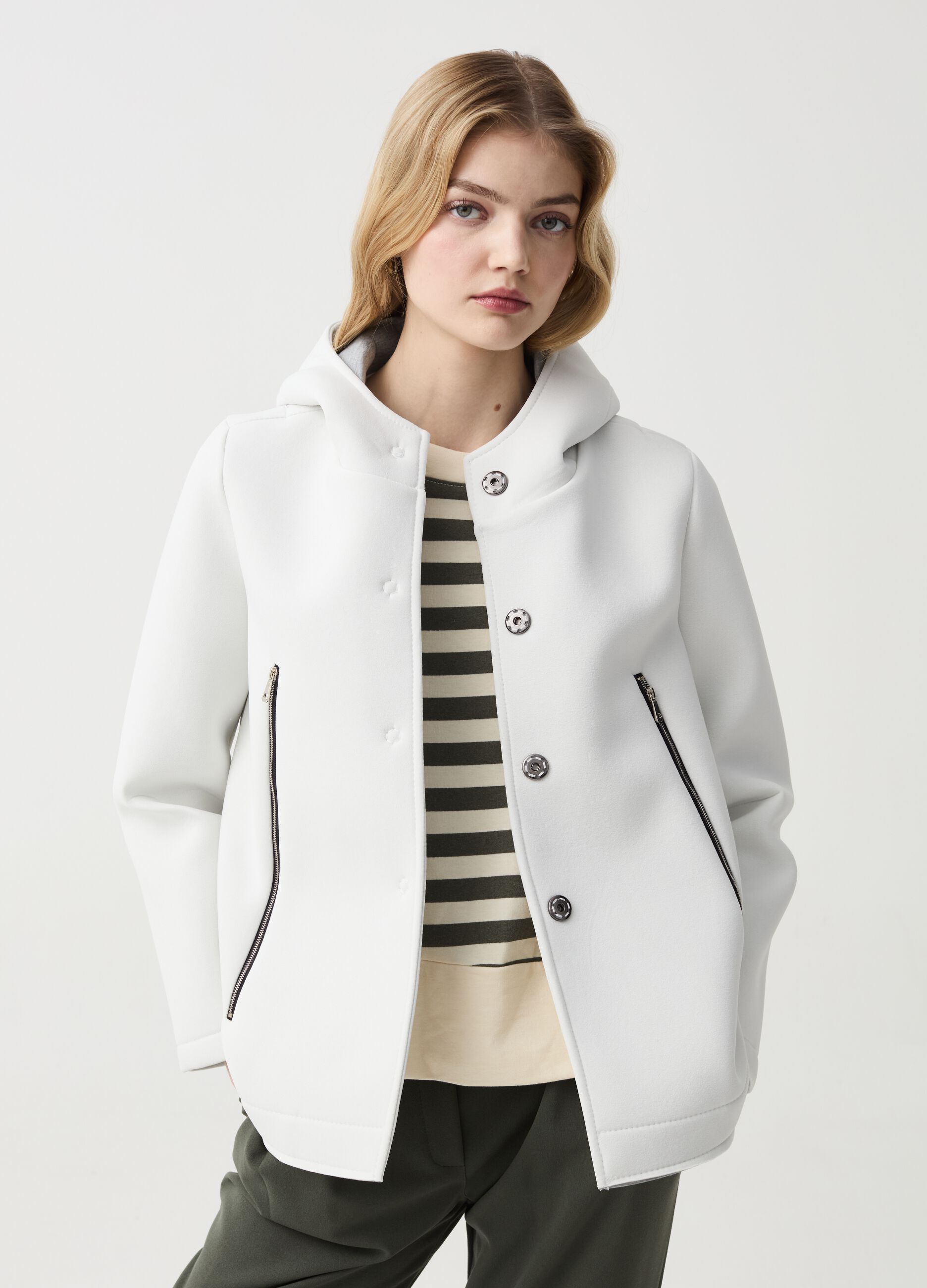 Cropped jacket with hood and zip pockets