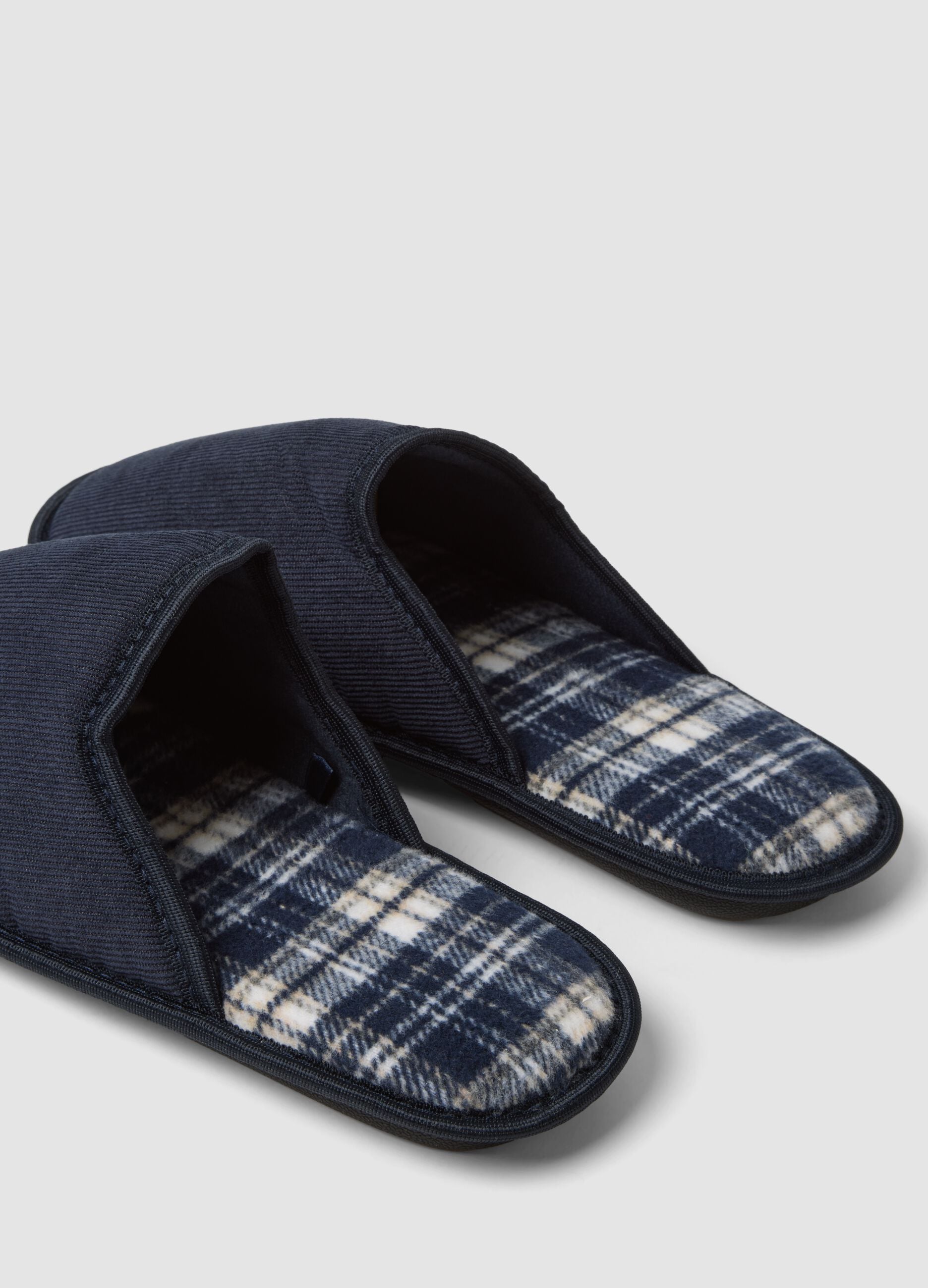 Blue men's slippers with checked lining