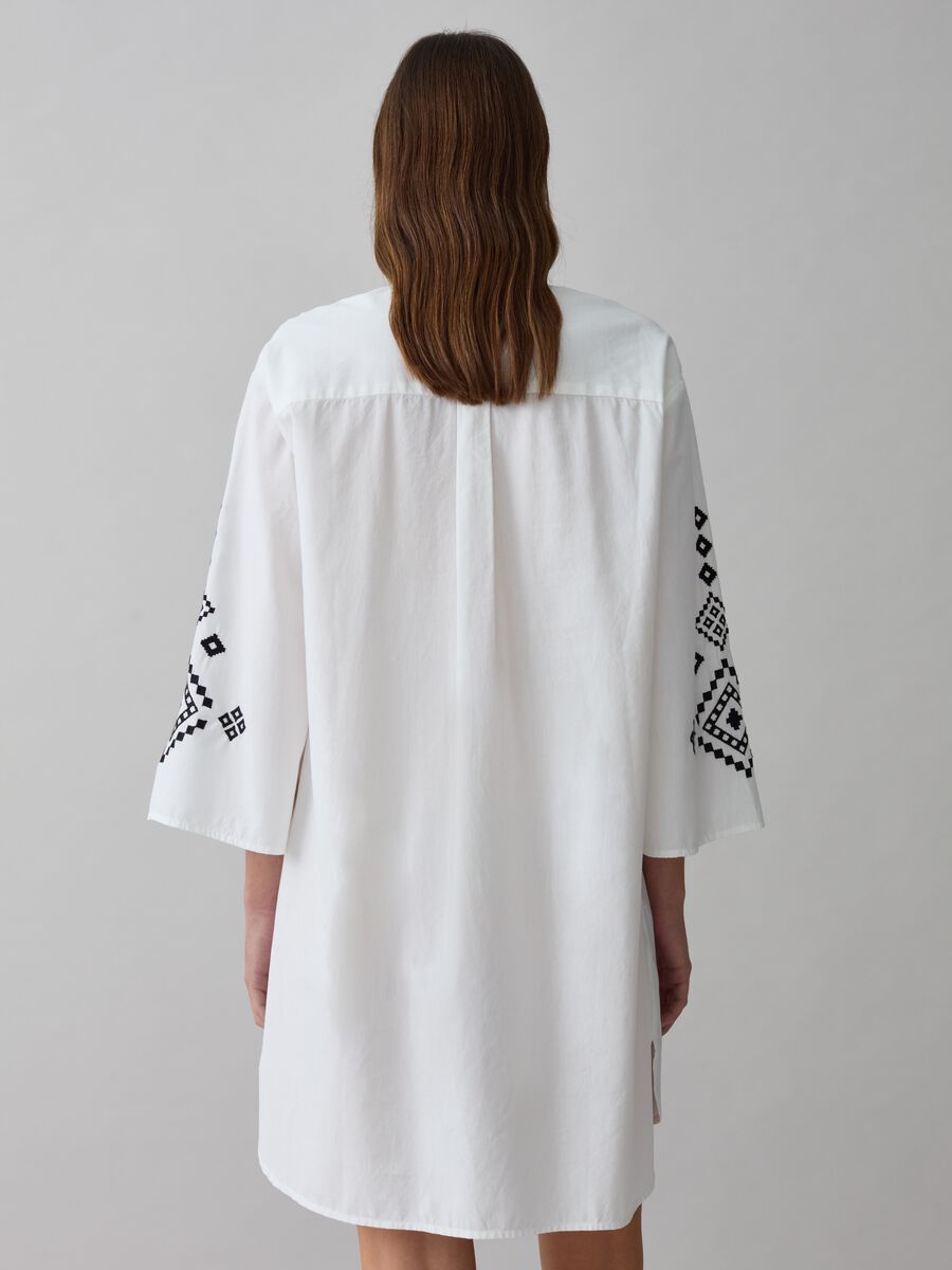 Short shirt dress with ethnic embroidery_2