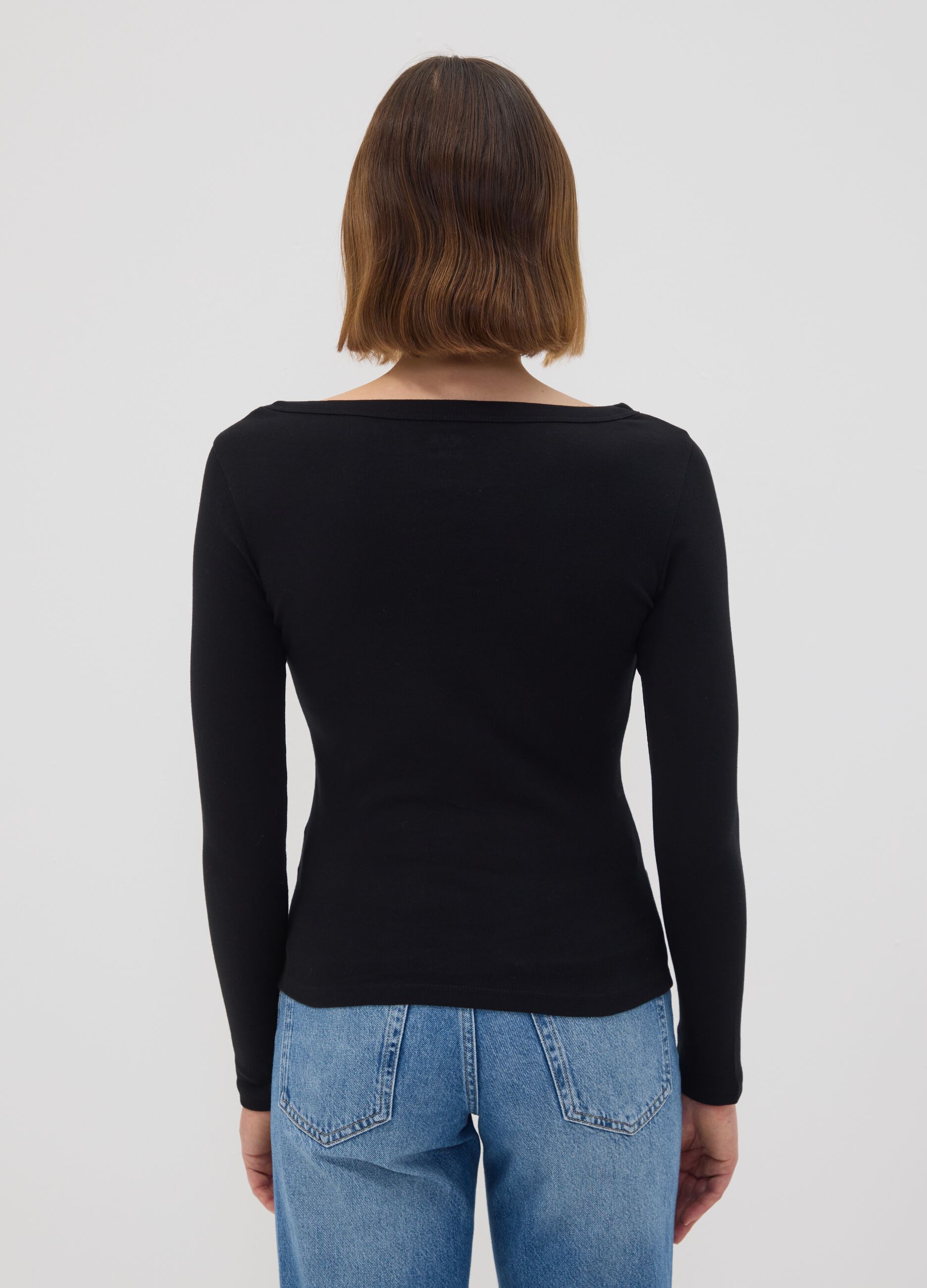 T-shirt nera in puro cotone con girocollo regular fit