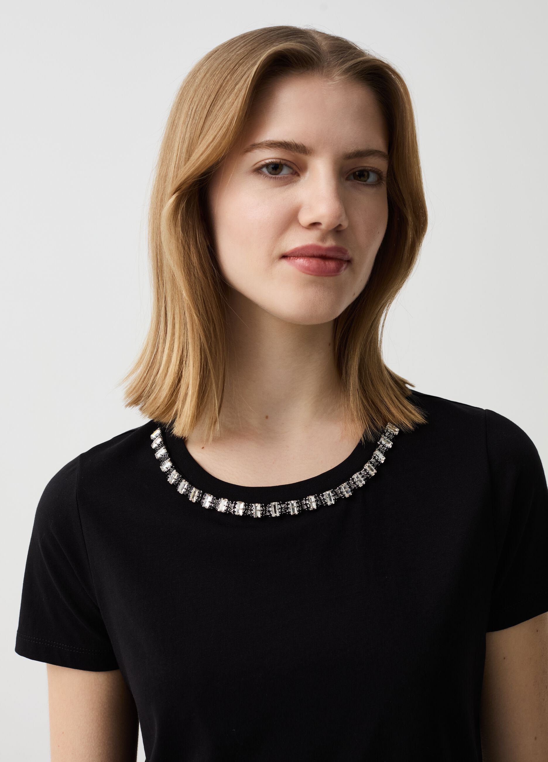 T-shirt with round neck and jewel application