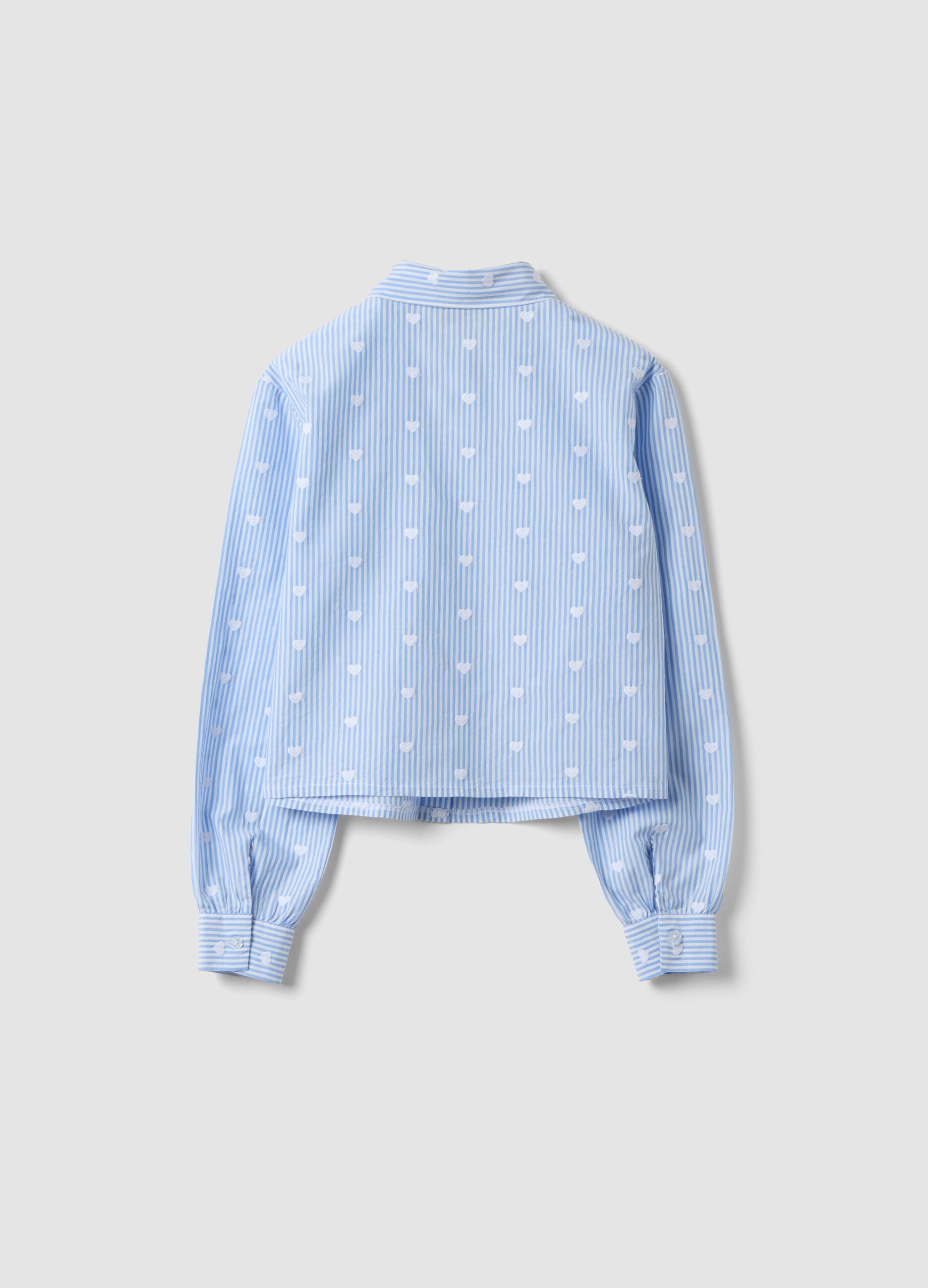 Camisa azul &agrave;s riscas em puro algod&atilde;o com cora&ccedil;&otilde;es para menina