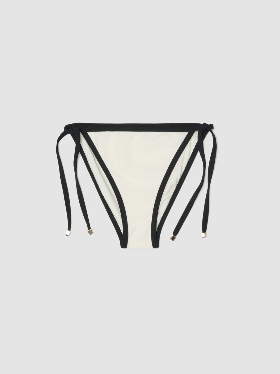 Schwarz-weisser Bikini-Slip aus Stretchmaterial mit seitlichen B&auml;ndern_4