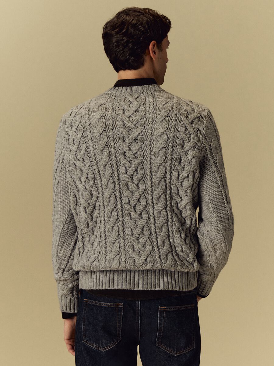 Pullover with cable design_2