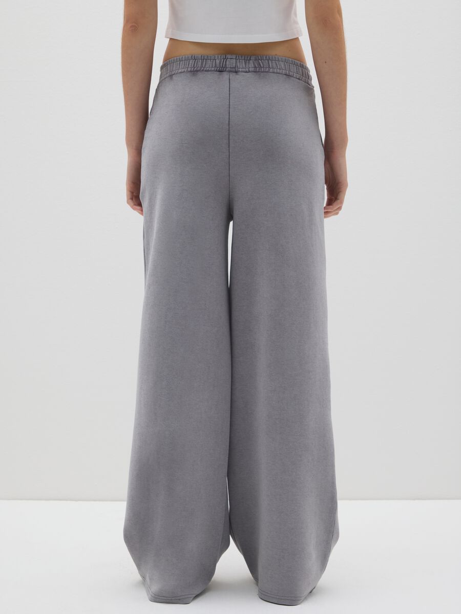 Grey stretchy cotton trousers with relaxed fit_2