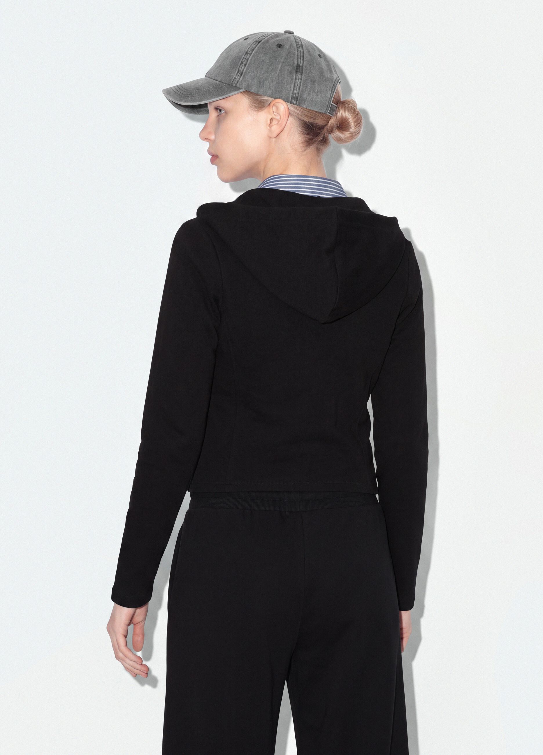 Black pure cotton full-zip hoodie with fitted cut