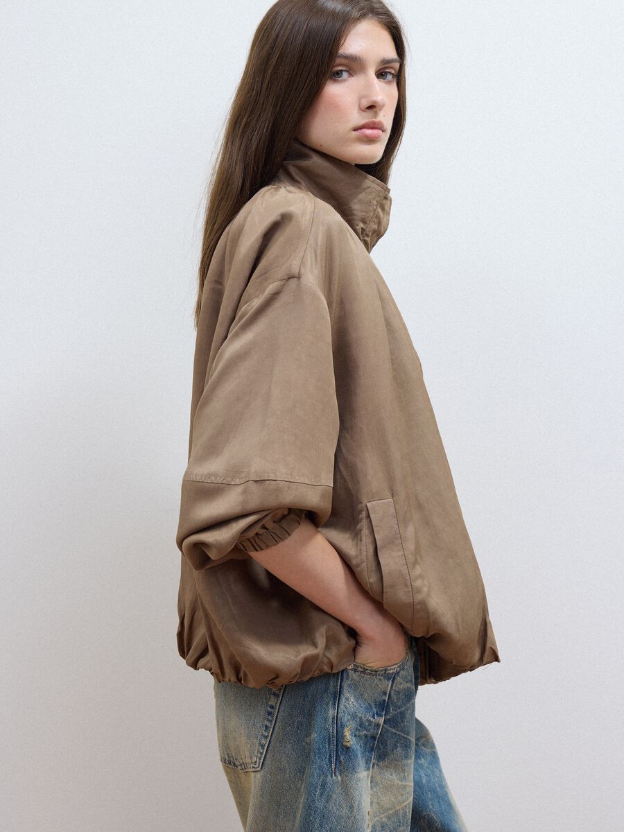 Chaqueta marr&oacute;n regular fit en mezcla de viscosa y lino_1