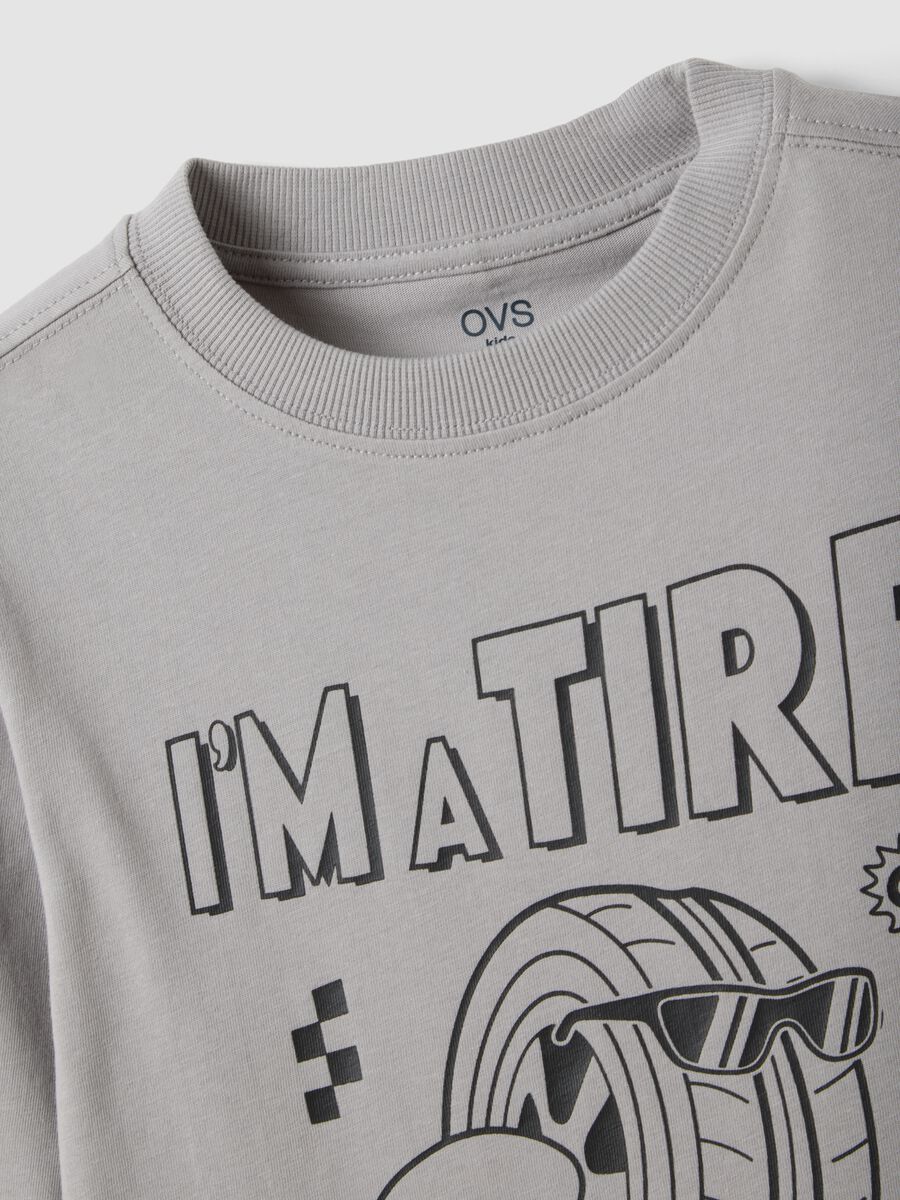 Grey oversized T-shirt in pure organic cotton with racing print for boys_2