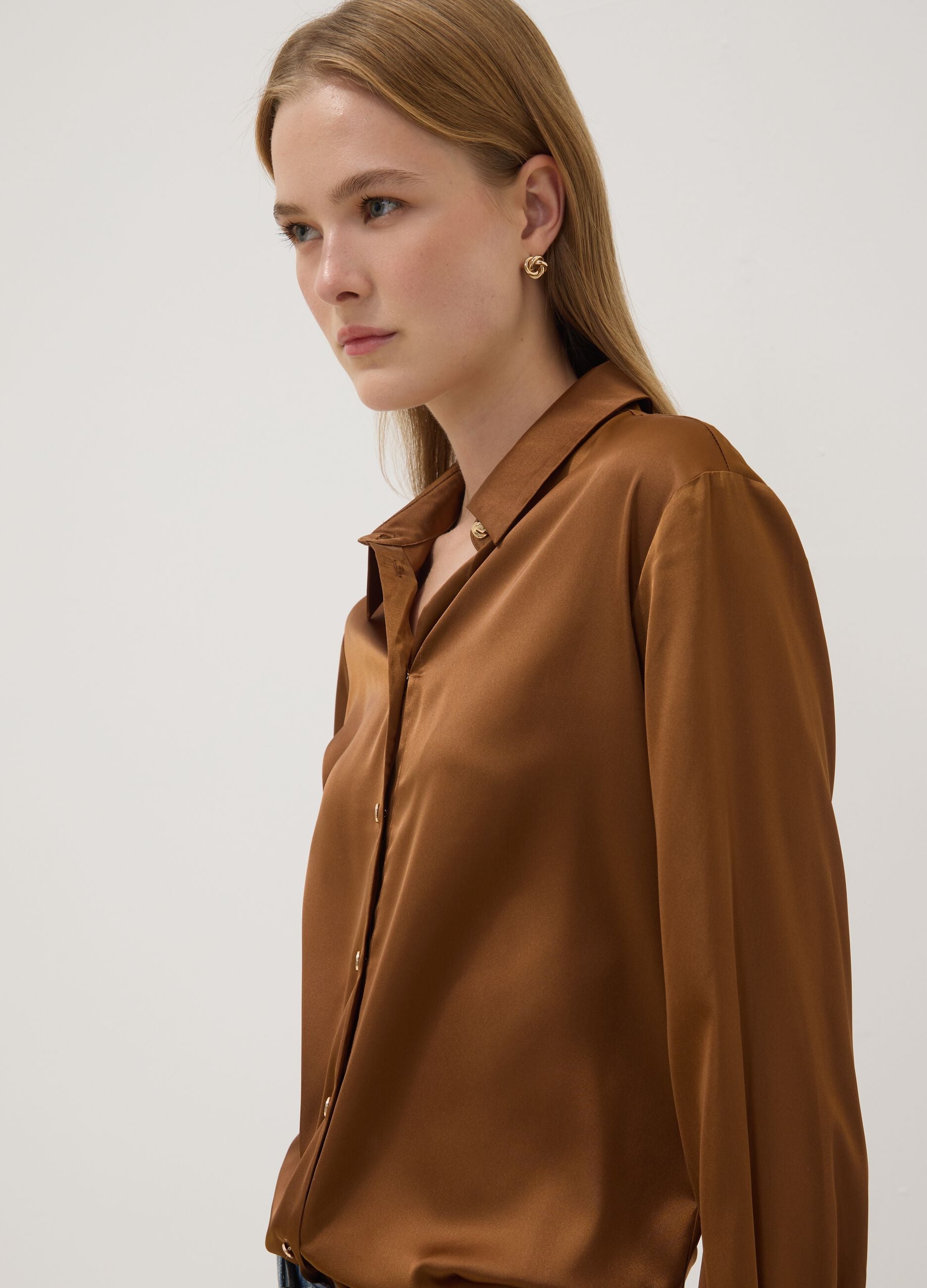 Brown stretch-fabric shirt with classic collar