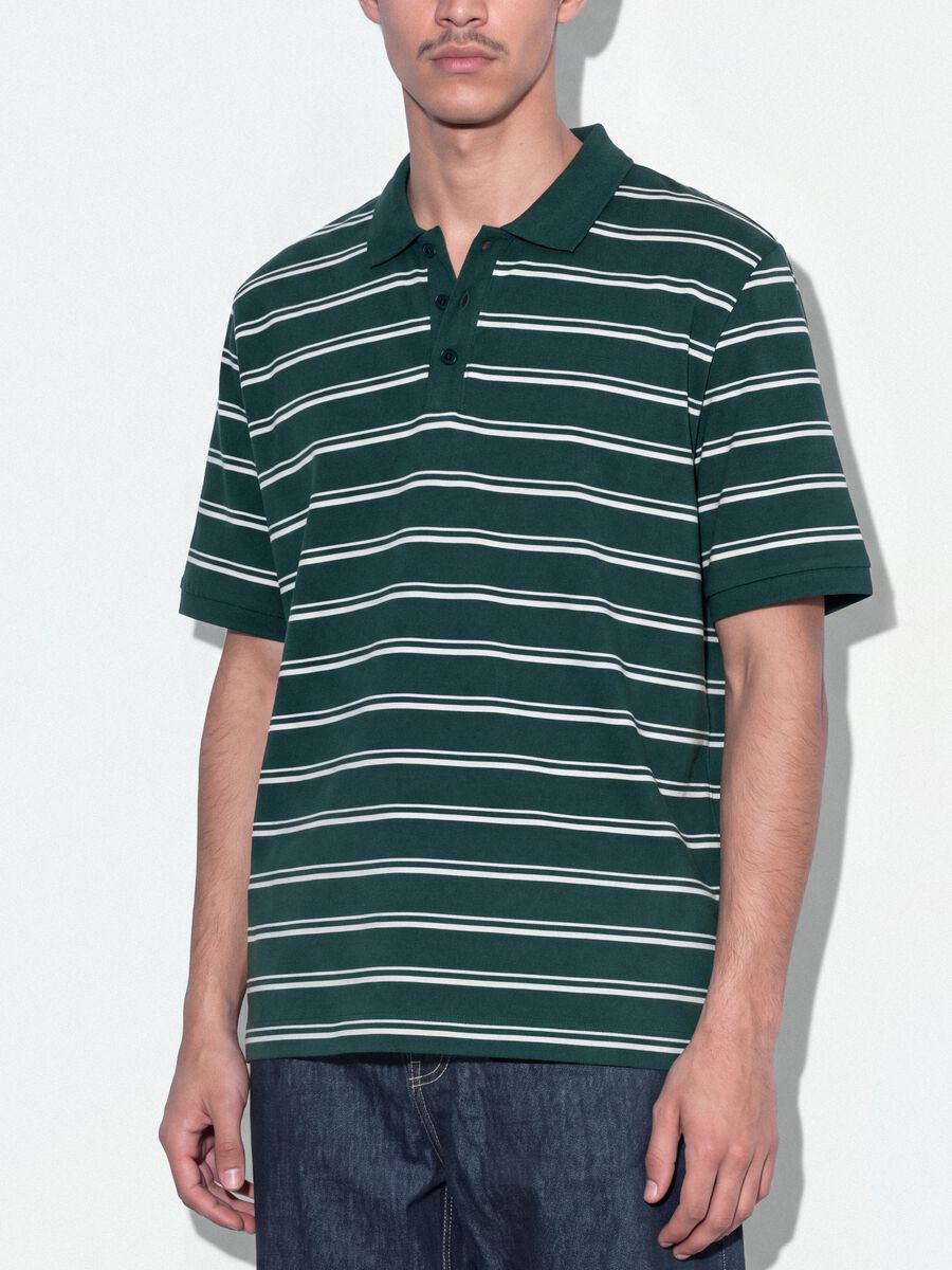 Gr&uuml;nes Poloshirt aus reiner Baumwolle mit Streifen, Regular Fit_2