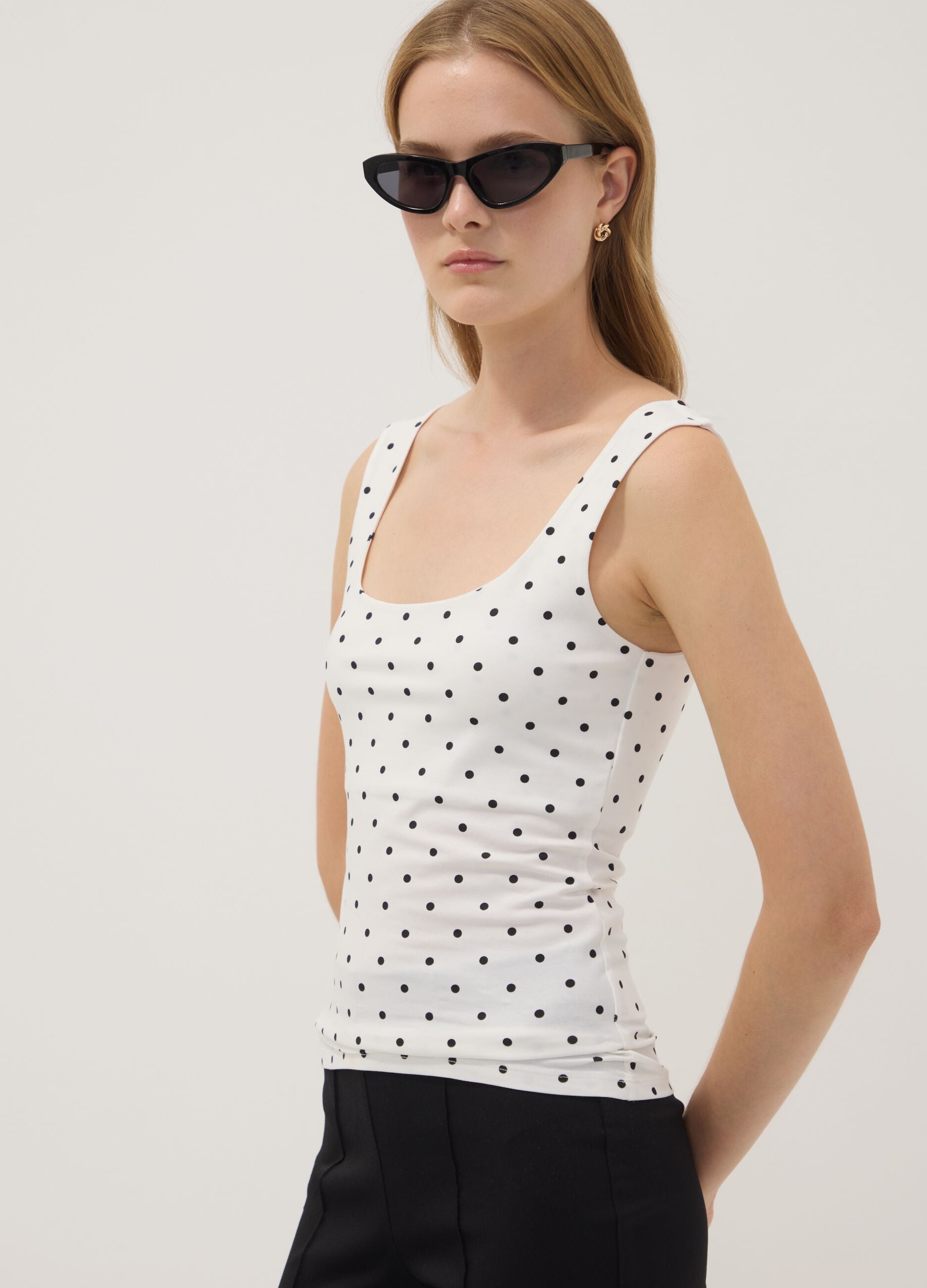 White fitted stretch cotton polka-dot top