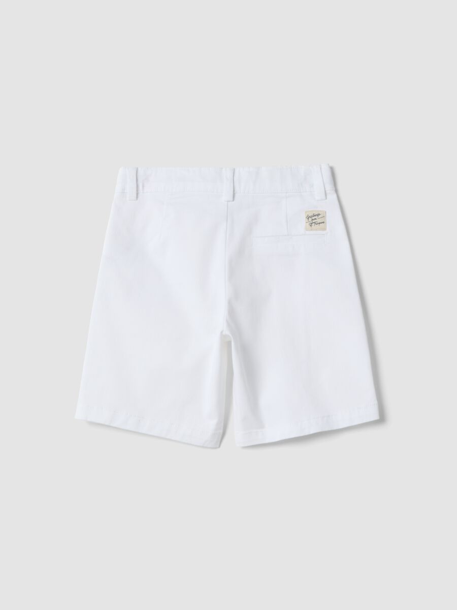 Boys&rsquo; white stretch-cotton chino shorts, regular fit_1
