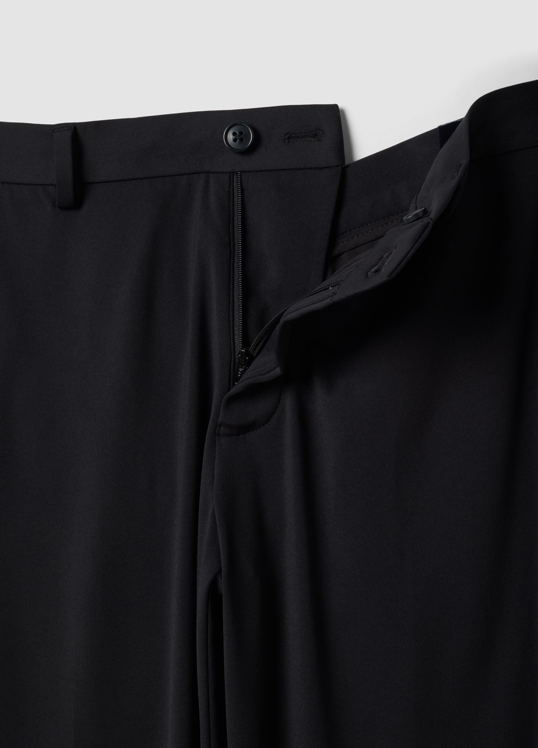 Black formal slim-fit trousers in 4-way stretch fabric