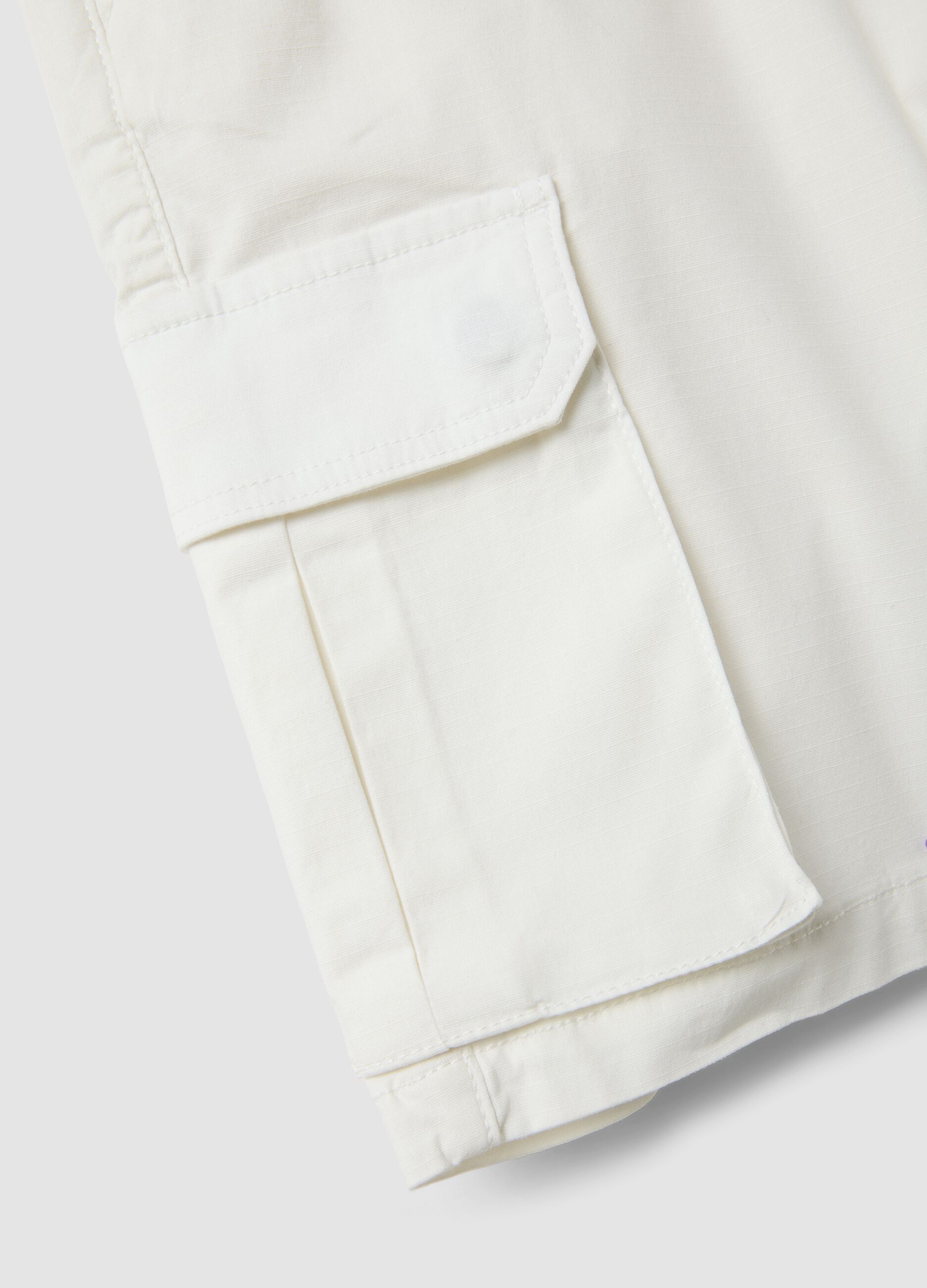 White stretch cotton cargo shorts