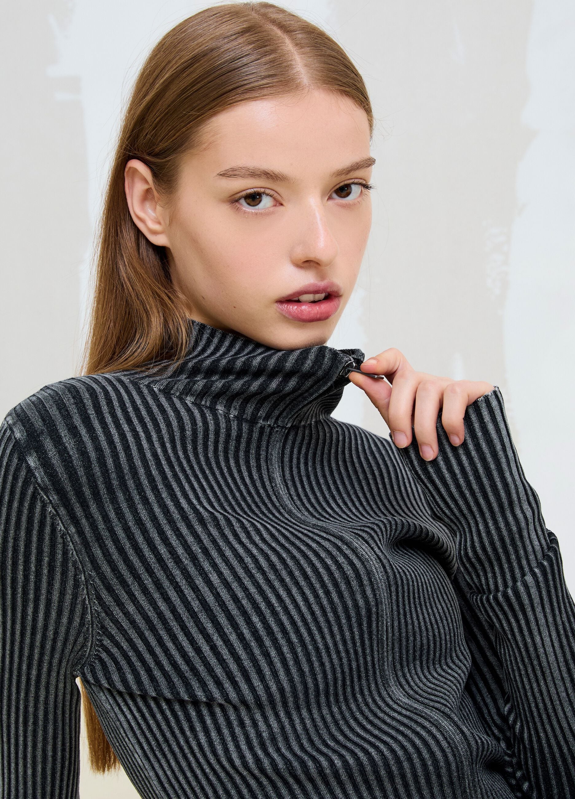 Full-Zip Ribbed Knit in Vintage Grey