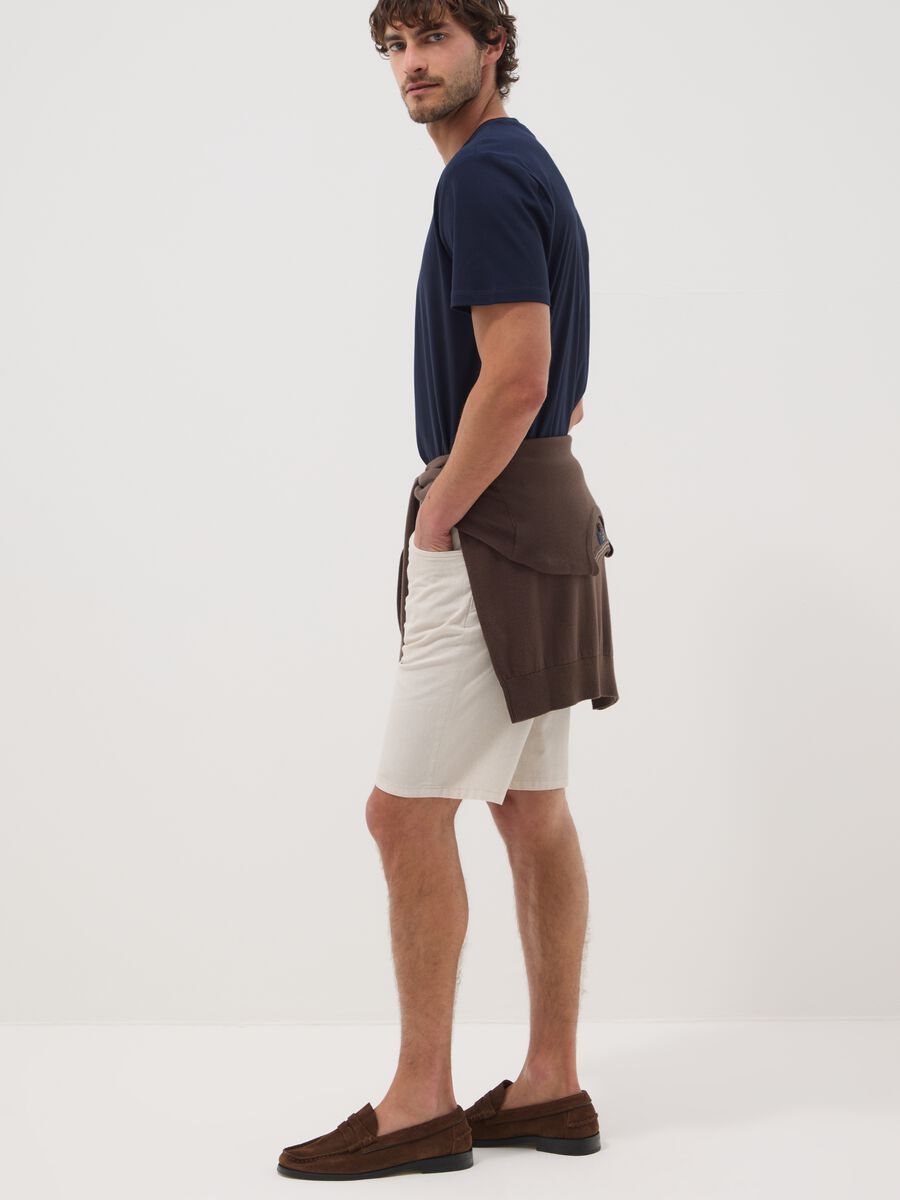 Beige linen-cotton blend five-pocket Bermuda shorts_0