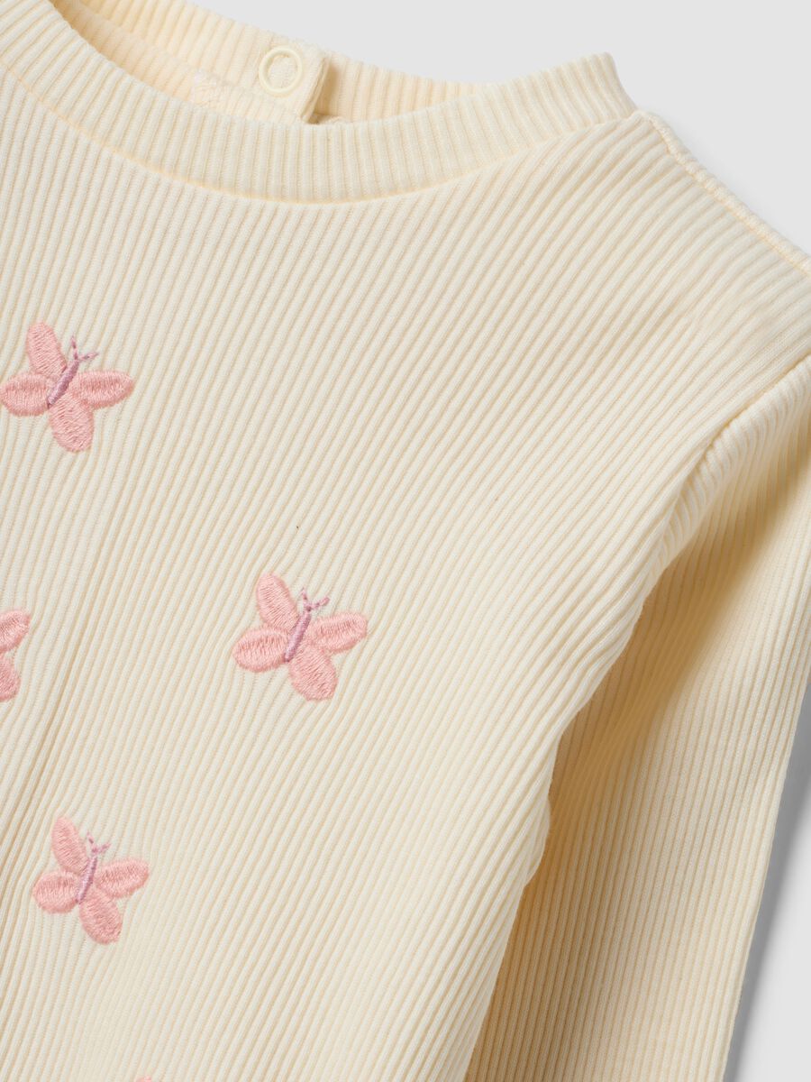 Wei&szlig;es geripptes Shirt aus reiner Bio-Baumwolle mit Schmetterlingsstickerei f&uuml;r Baby-M&auml;dchen_2