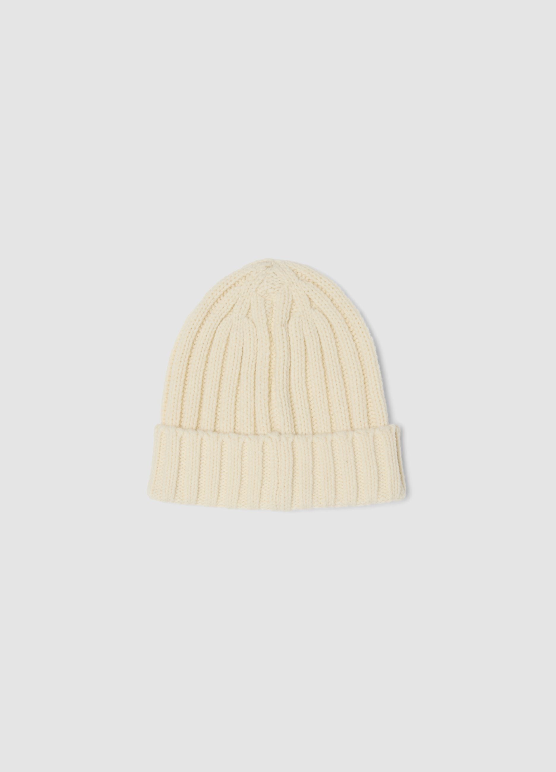 Cappello bianco in misto lana a coste con risvolto