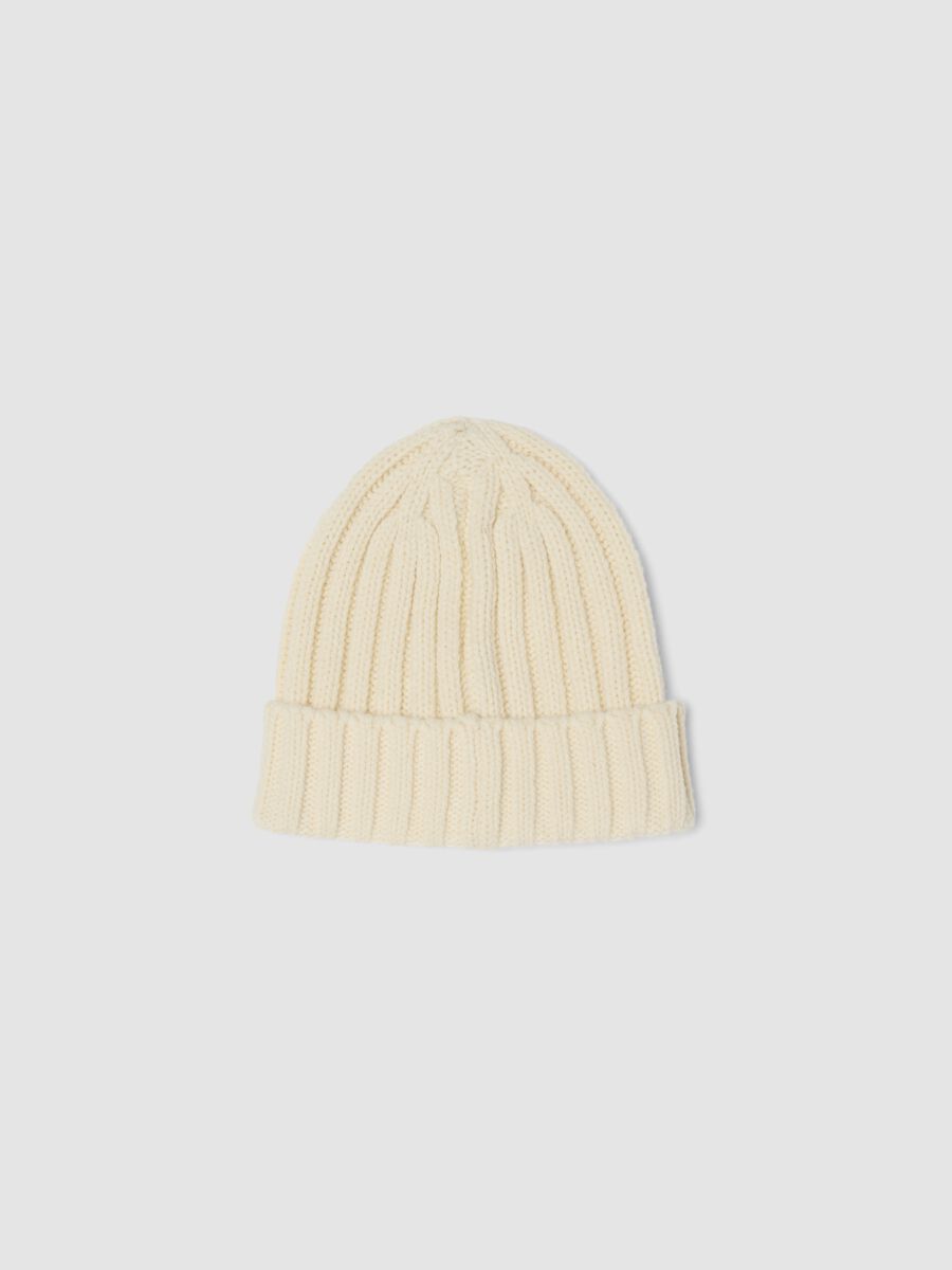 Cappello bianco in misto lana a coste con risvolto_1