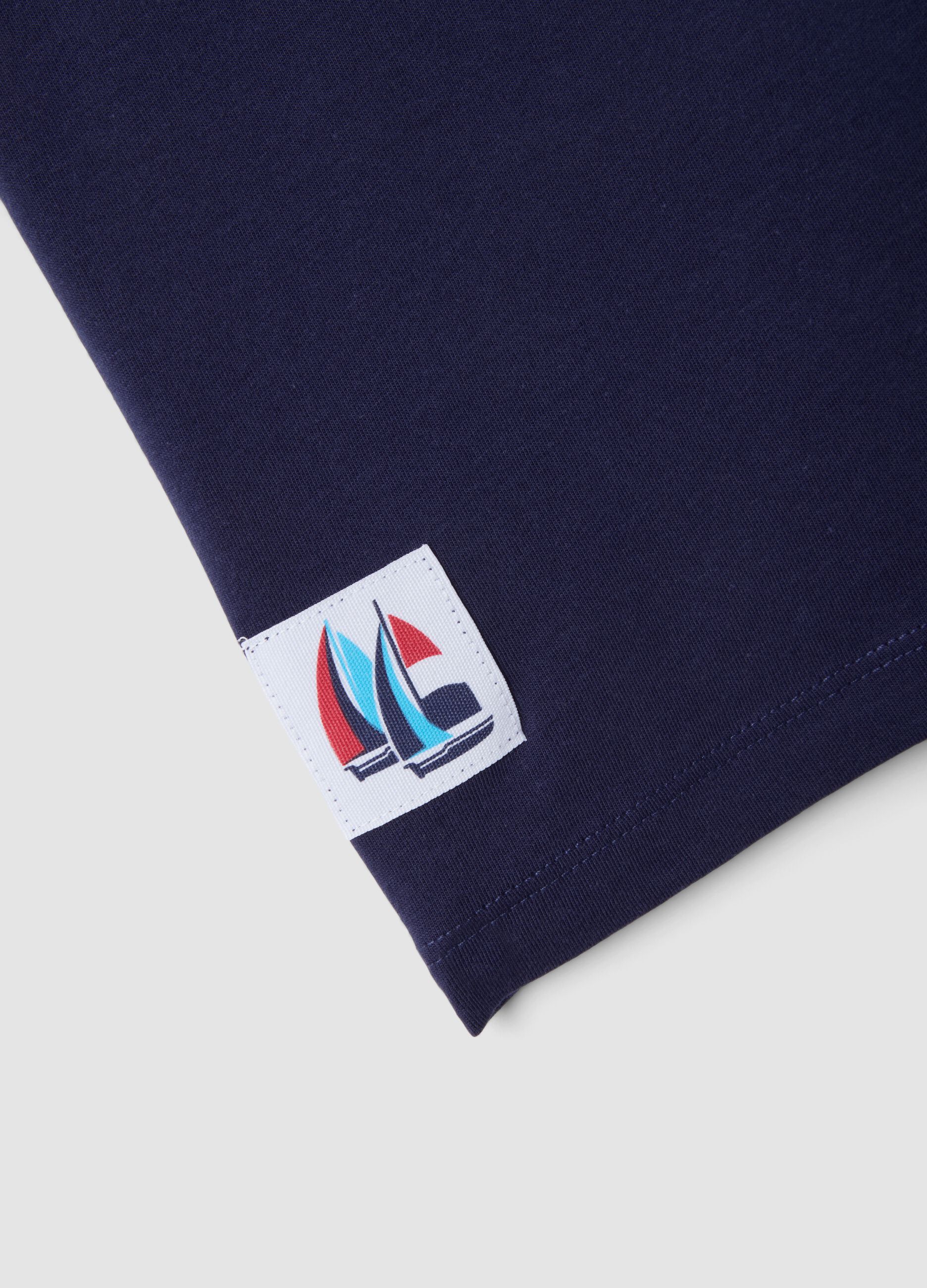 &Mu;&pi;&lambda;&epsilon; &pi;&alpha;&iota;&delta;&iota;&kappa;ό T-shirt &alpha;&pi;ό 100% &beta;&alpha;&mu;&beta;ά&kappa;&iota; &mu;&epsilon; oversized &epsilon;&phi;&alpha;&rho;&mu;&omicron;&gamma;ή