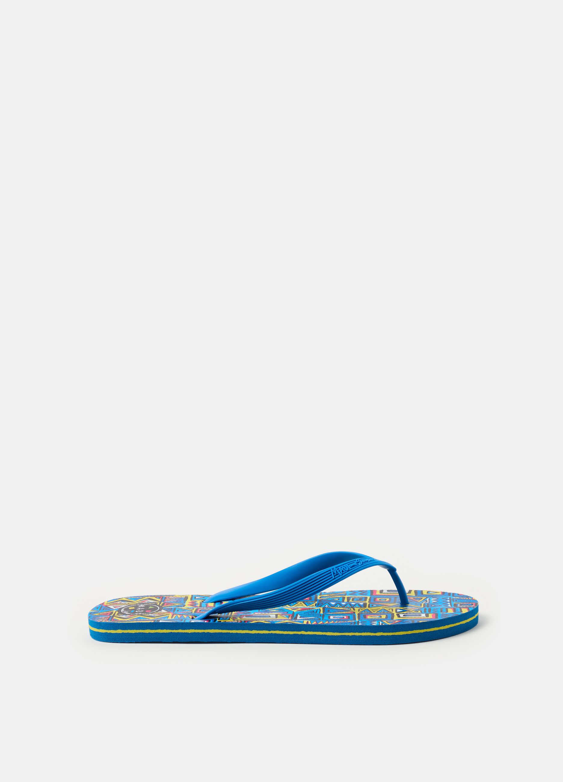 Thong sandals with ethnic print