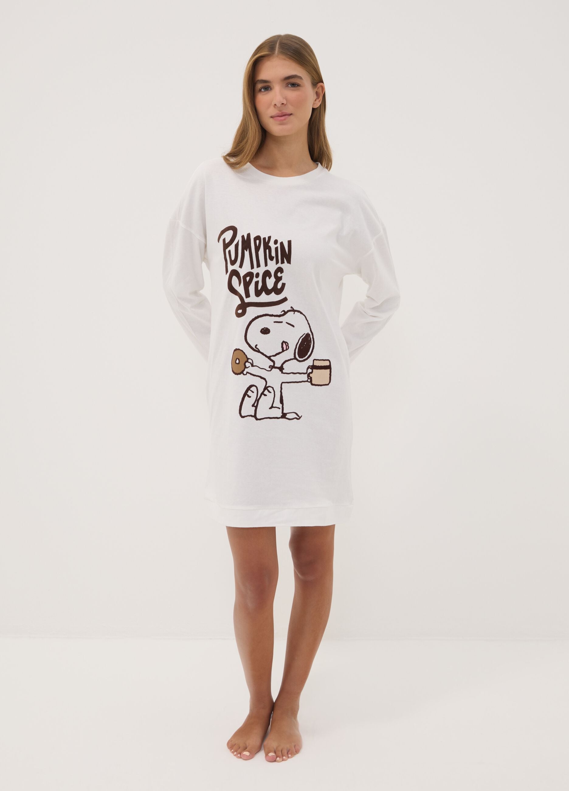Cream white pure cotton nightshirt with Peanuts print
