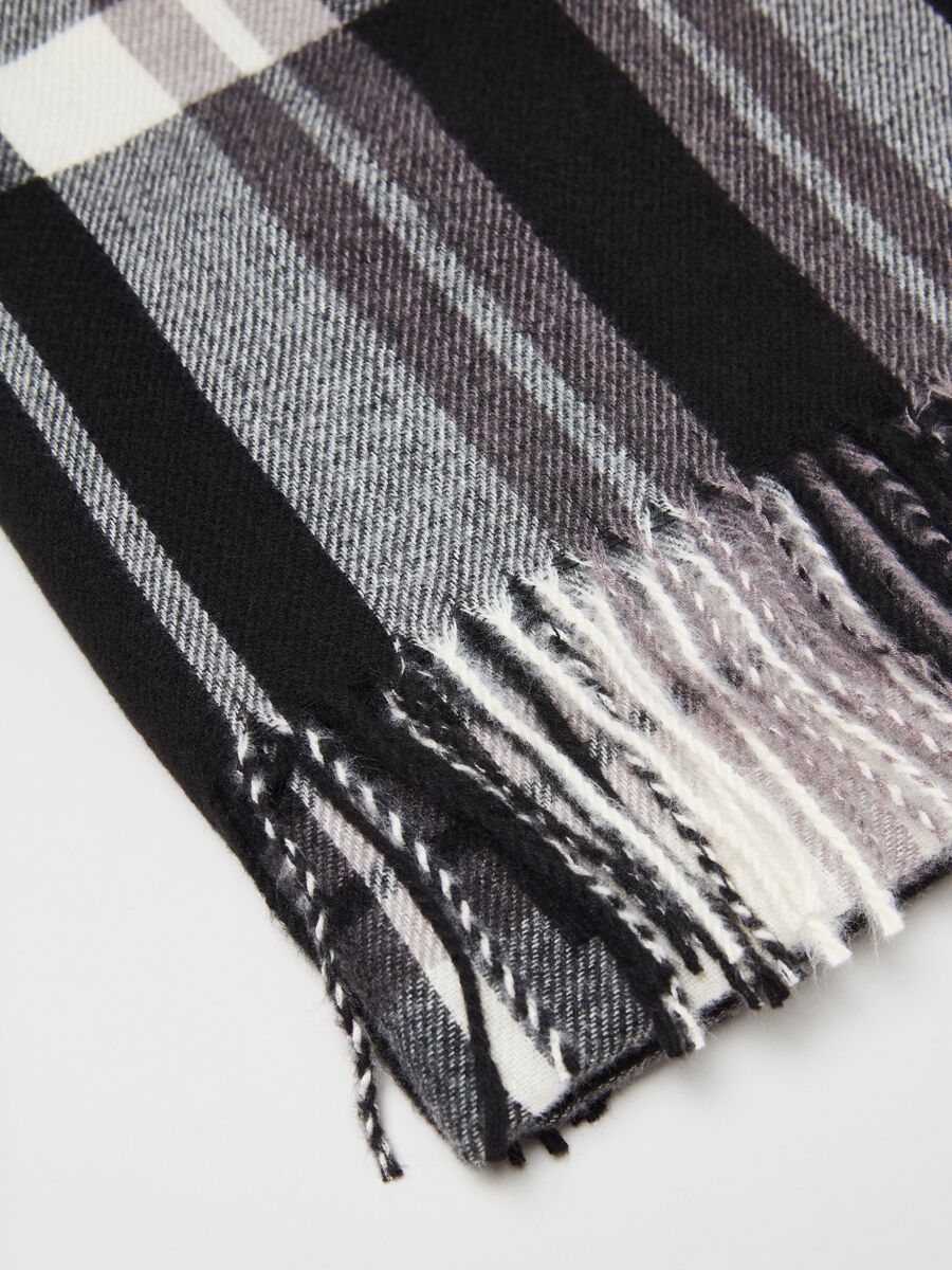Check patterned pashmina with fringing_2