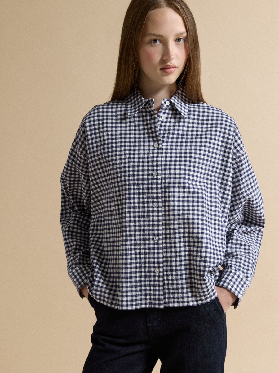 Camisa azul aos quadrados em algod&atilde;o el&aacute;stico, corte regular_0