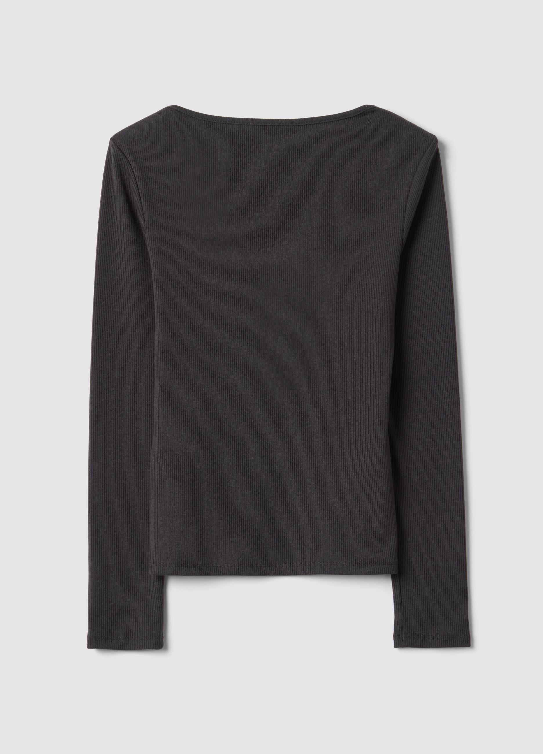 T-shirt nera in viscosa elasticizzata con girocollo