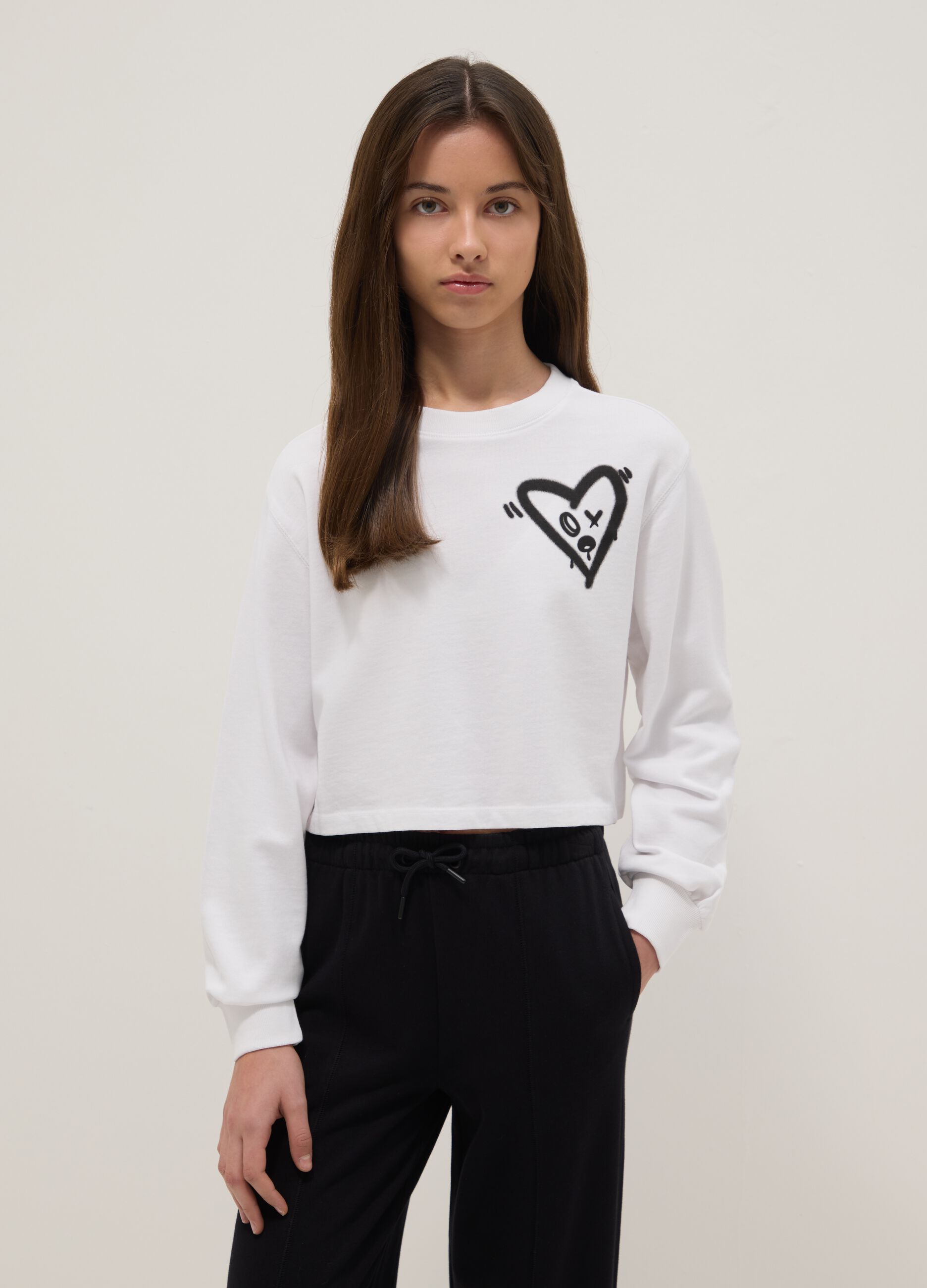 M&auml;dchen-Regular-Fit-Sweatshirt aus wei&szlig;er Baumwolle mit Herz