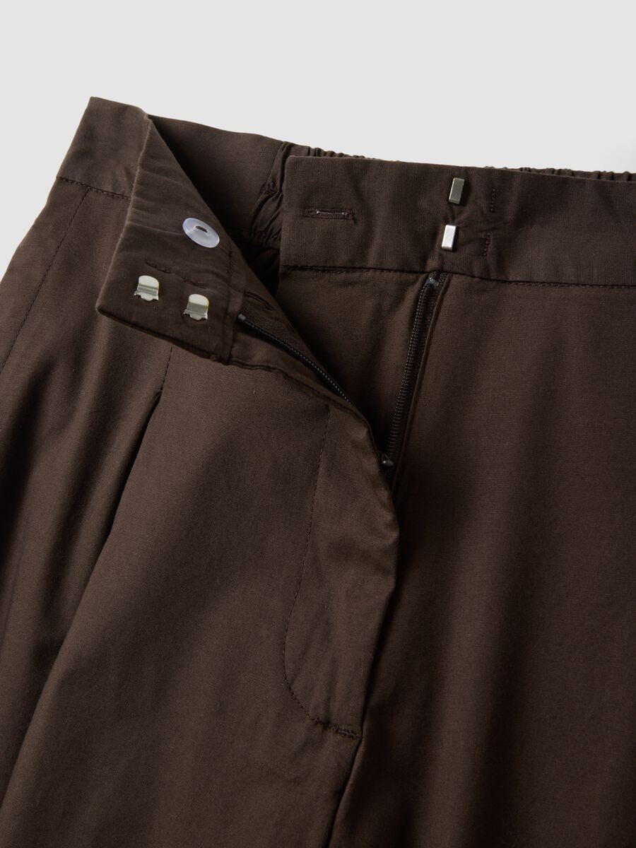 Braune Culotte-Hose aus Stretch-Baumwolle_5