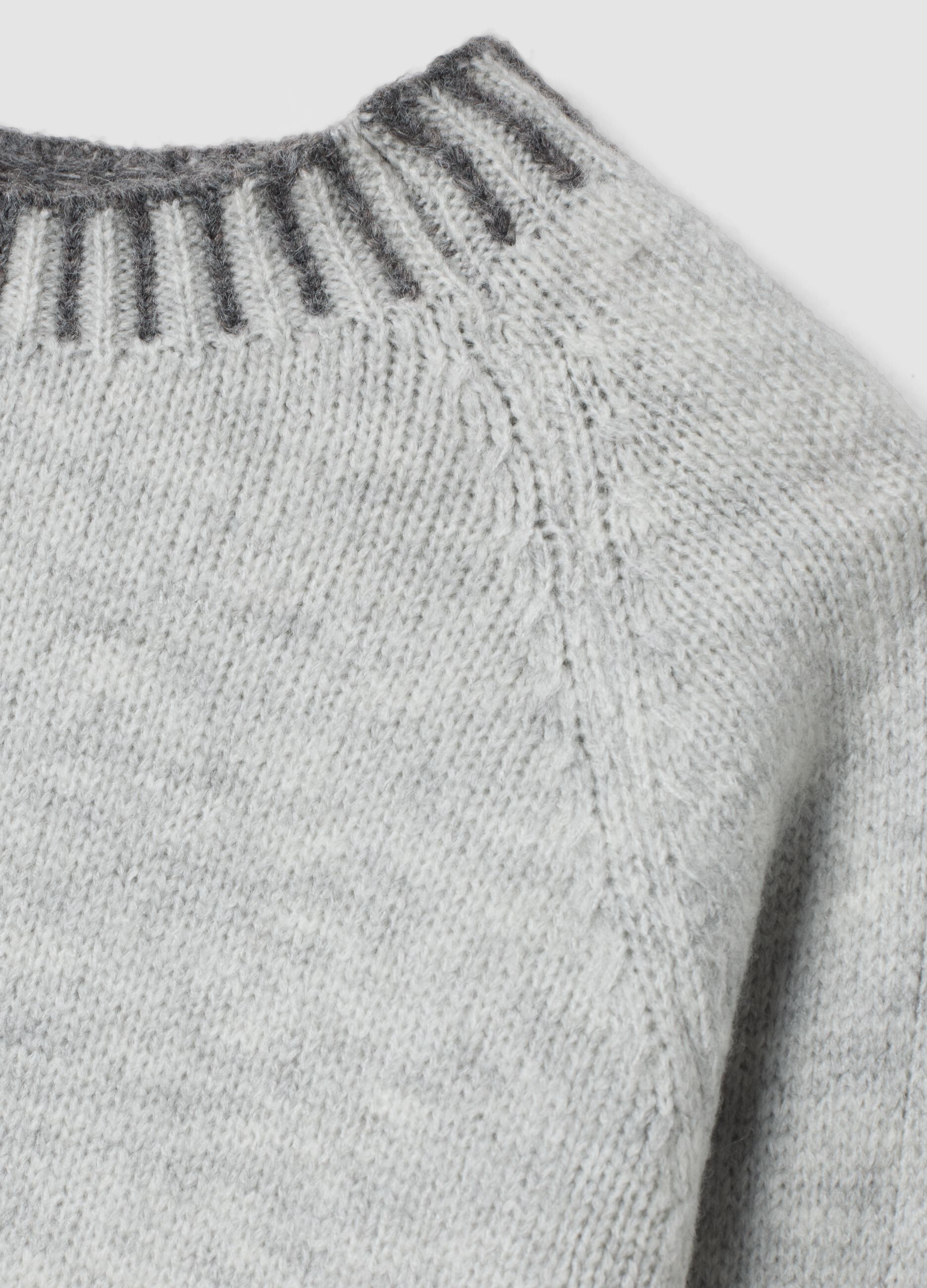 Grauer Wollmix-Pullover mit Kontrastdetails, Regular Fit