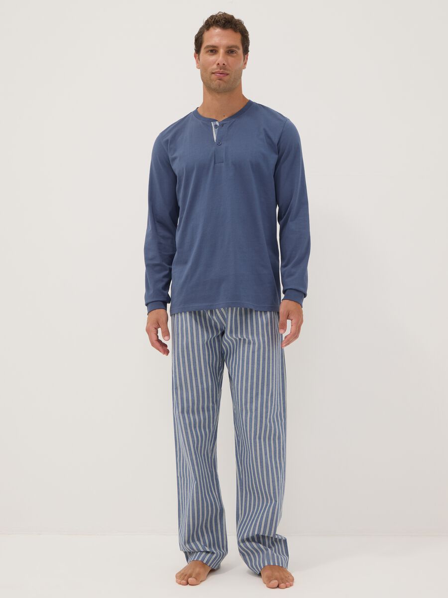 Blauer Pyjama aus reiner Bio-Baumwolle mit Serafino-Kragen, Regular Fit_0