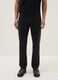 Schmal geschnittene schwarze Denim-Jeans_1