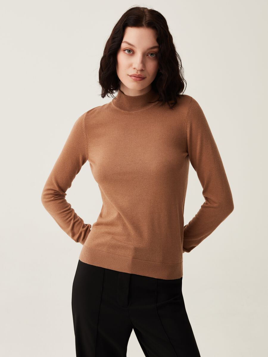 Long-sleeved top with mock neck_0