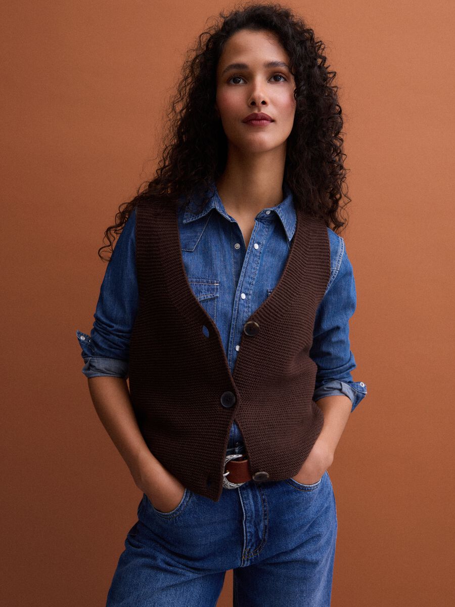Gilet marrone in misto lana con scollo profondo a V regular fit_0