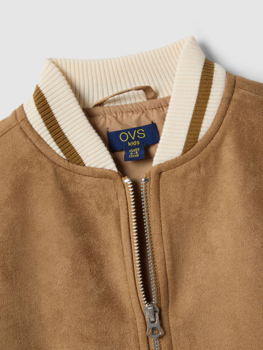 Giubbotto marrone da bambino regular fit con polsini e collo a coste_2