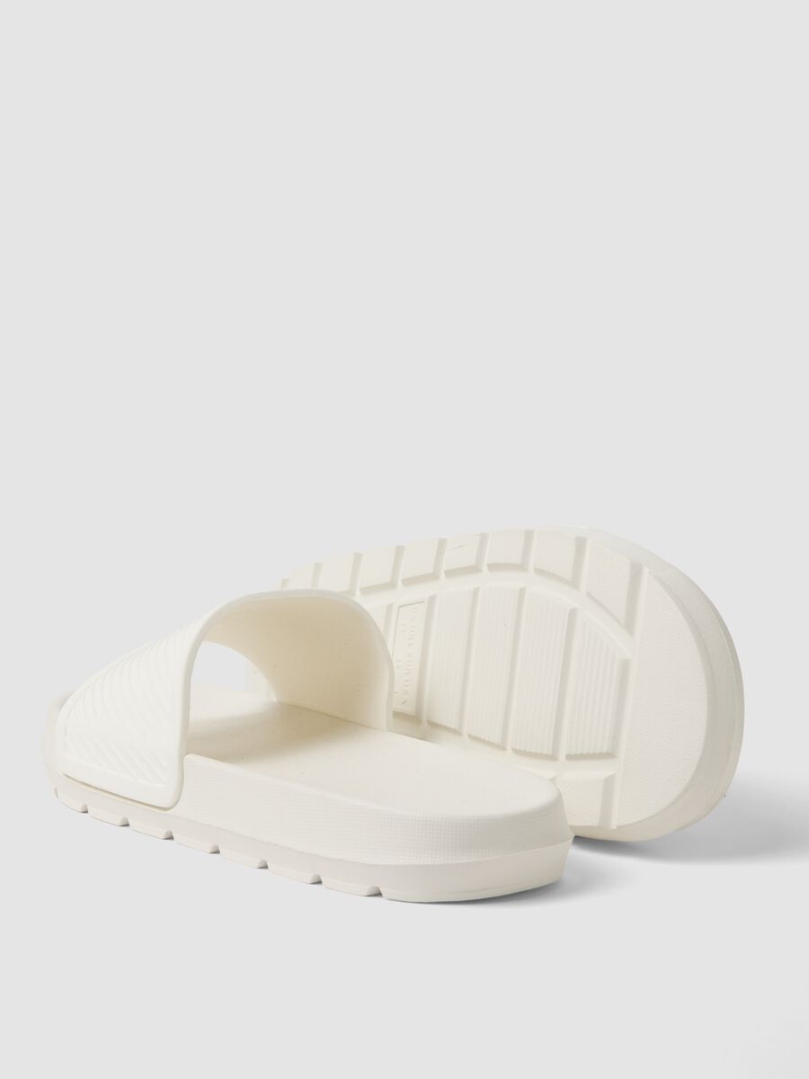 White slide sandals with wide strap_1
