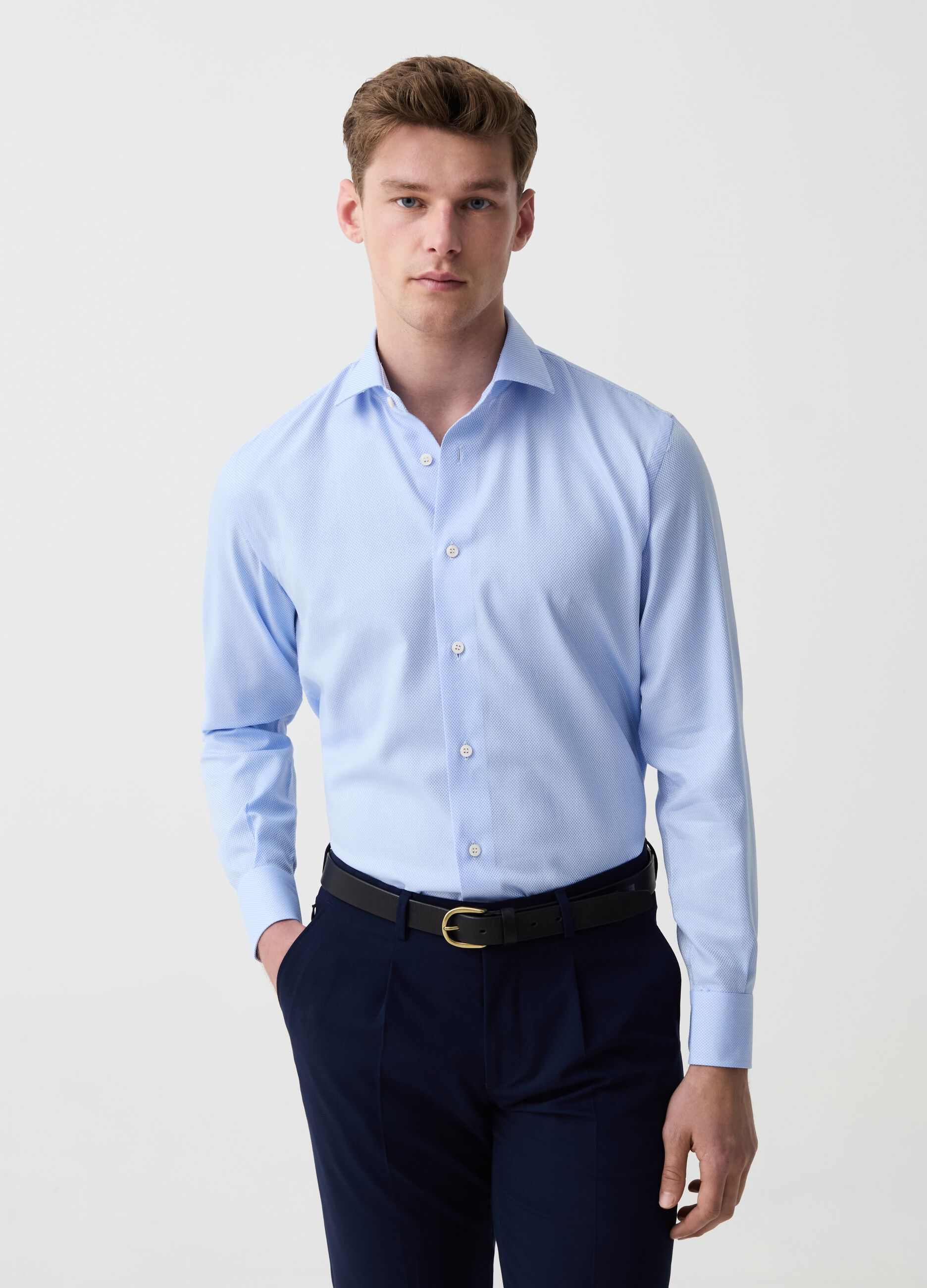 Regular-fit easy-iron shirt with micro weave