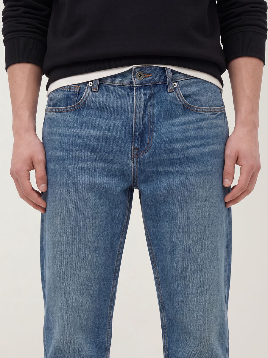 Hellblaue Straight-Fit-Jeans aus reiner Baumwolle_3