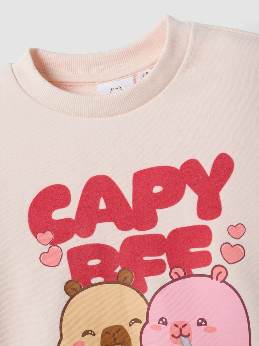 Pink cotton-blend crew-neck sweatshirt with capybara print for girls_2